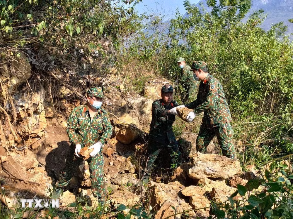 ttxvn-tim-kiem-hai-cot-liet-si-hanh-trinh-tri-an-khong-dem-bang-thoi-gian3.jpg