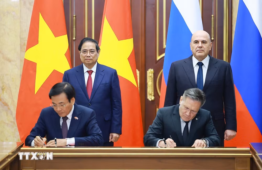 ttxvn-hai-thu-tuong-viet-nam-va-nga-chung-kien-le-ky-ket-ve-hop-tac-xay-dung-nha-may-dien-hat-nhan.jpg
