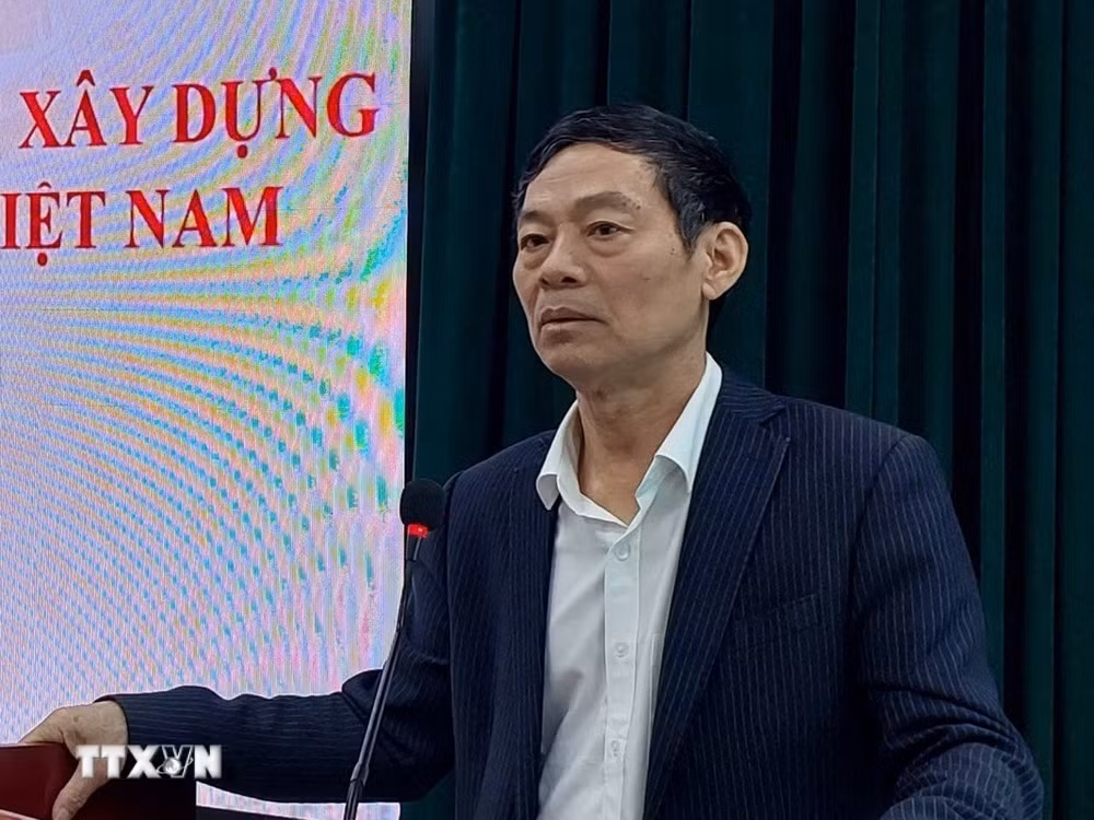 Báo chí Việt Nam giữ vững niềm tin công chúng trong kỷ nguyên số ttxvn-tien-sy-dang-vu-canh-linh.jpg