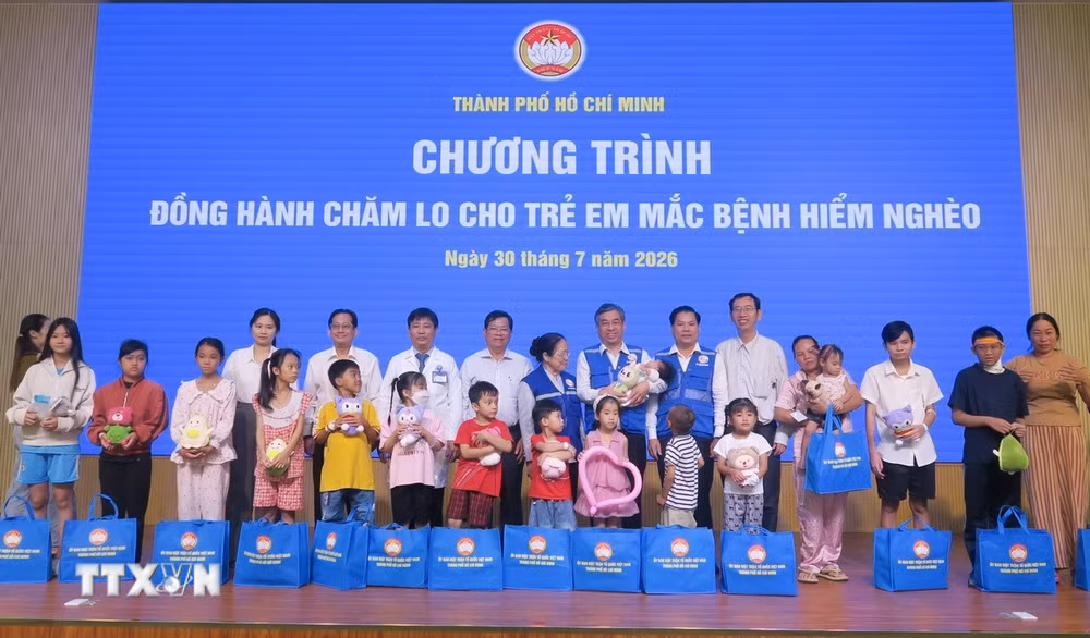 ttxvn-thanh-pho-ho-chi-minh-phat-dong-dong-hanh-cham-lo-cho-tre-em-mac-benh-hiem-ngheo4.jpg