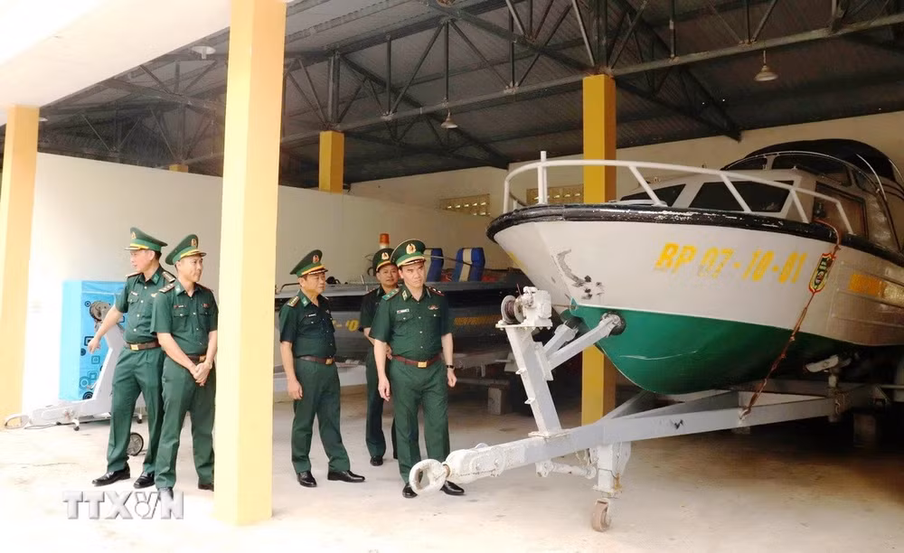ttxvn-quang-tri-bam-chac-dia-ban-giu-binh-yen-tuyen-bien2.jpg