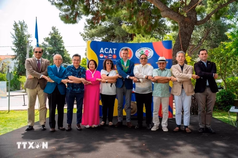 ttxvn-lan-toa-ban-sac-van-hoa-hinh-anh-viet-nam-tai-hoi-cho-asean-plus-friends-bazaar-3.jpg
