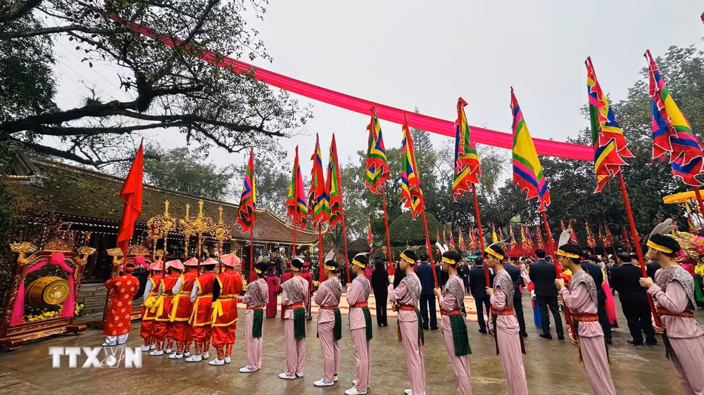ttxvn-phu-tho-le-dang-huong-tri-an-to-mau-au-co5.jpg