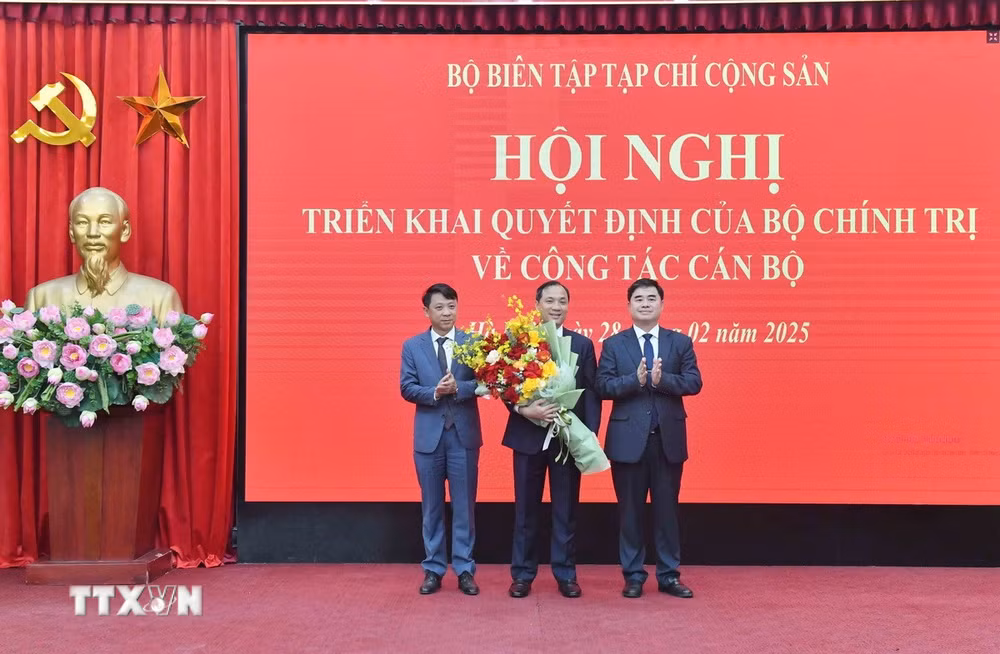 ttxvn-ong-hoang-trung-dung-giu-chuc-tong-bien-tap-tap-chi-cong-san3-resize.jpg