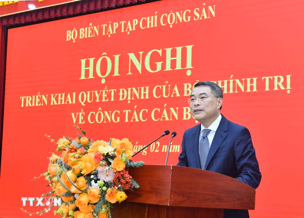 ttxvn-ong-hoang-trung-dung-giu-chuc-tong-bien-tap-tap-chi-cong-san2-resize.jpg