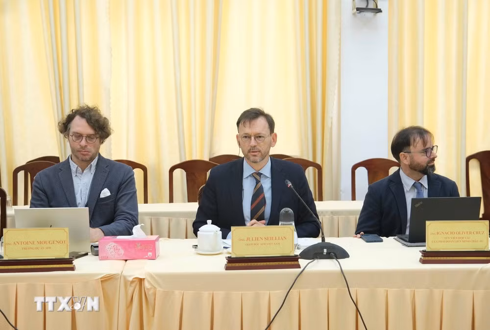 ttxvn-can-tho-lam-viec-voi-co-quan-phat-trien-phap-ve-du-an-do-thi-xanh-hon-1211-ty-dong3.jpg