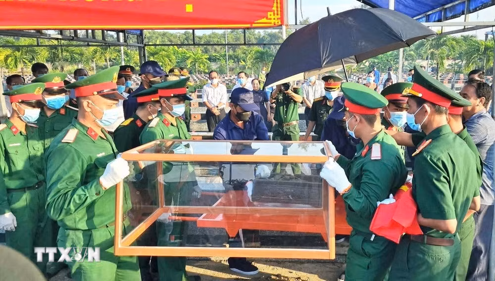 ttxvn-ca-mau-day-nhanh-tien-do-lay-mau-adn-quyet-tam-tra-lai-ten-cho-cac-anh-hung-liet-si4.jpg