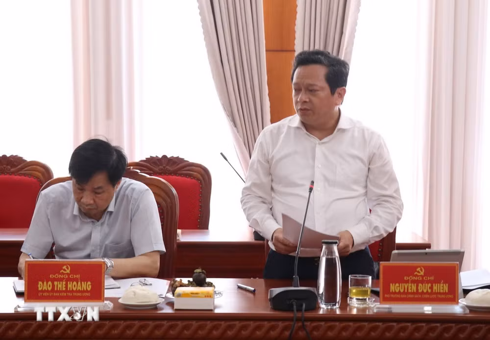 ttxvn-doan-kiem-tra-giam-sat-cua-bo-chinh-tri-lam-viec-voi-ban-thuong-vu-tinh-uy-dak-lak3.jpg