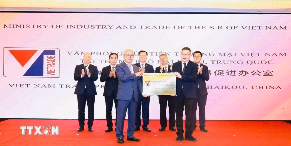 ttxvn-le-khai-truong-van-phong-xuc-tien-thuong-mai-viet-nam-tai-hai-khau-trung-quoc3.jpg