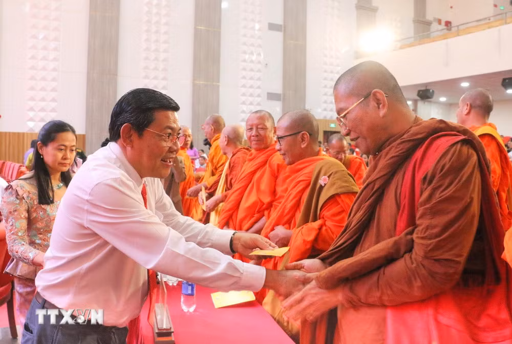 ttxvn-an-giang-hop-mat-mung-tet-co-truyen-chol-chnam-thmay-nam2.jpg