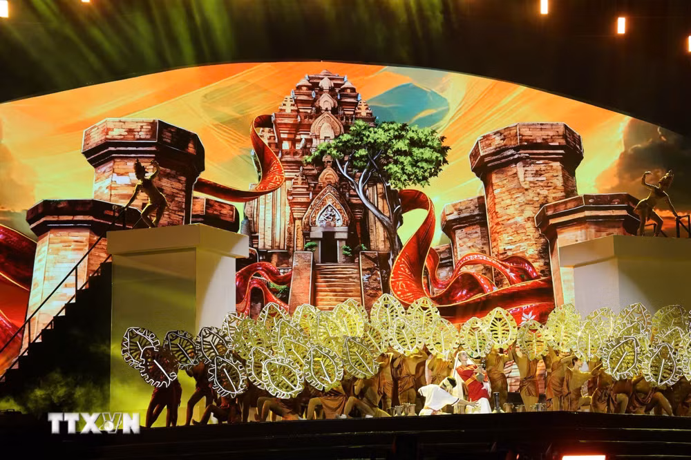 ttxvn-khai-mac-festival-bien-khanh-hoa2.jpg