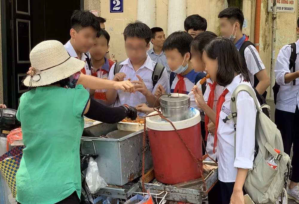 thuc-pham-cong-truong.jpg