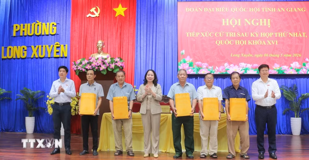 Phó Chủ tịch nước Võ Thị Ánh Xuân tiếp xúc cử tri tỉnh An Giang- Ảnh 3.
