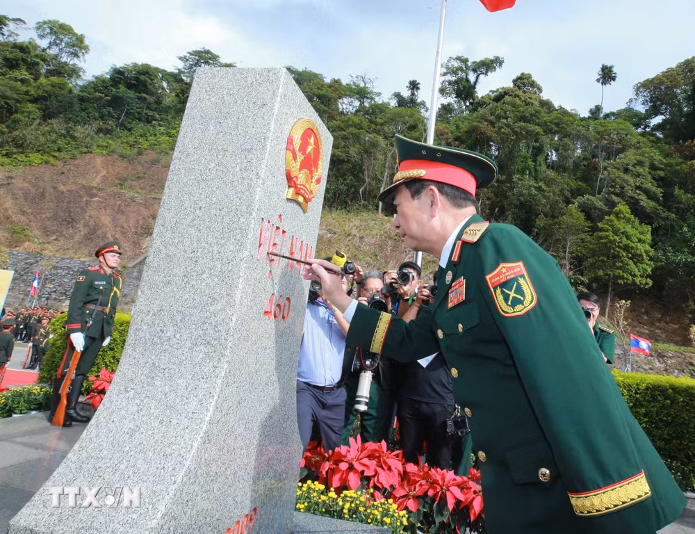 ttxvn-giao-luu-huu-nghi-quoc-phong-bien-gioi-viet-nam-lao-lan-thu-ba12.jpg