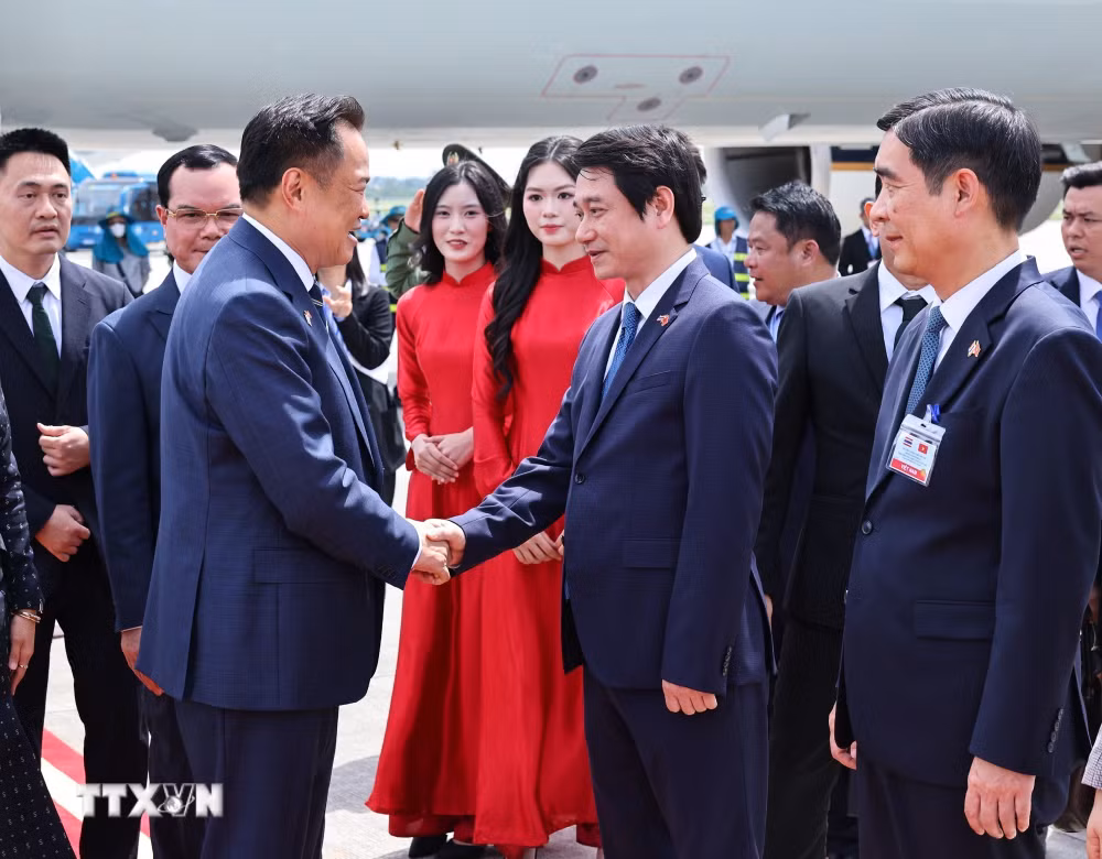 ttxvn-thu-tuong-vuong-quoc-thai-lan-bat-dau-tham-chinh-thuc-viet-nam4.jpg