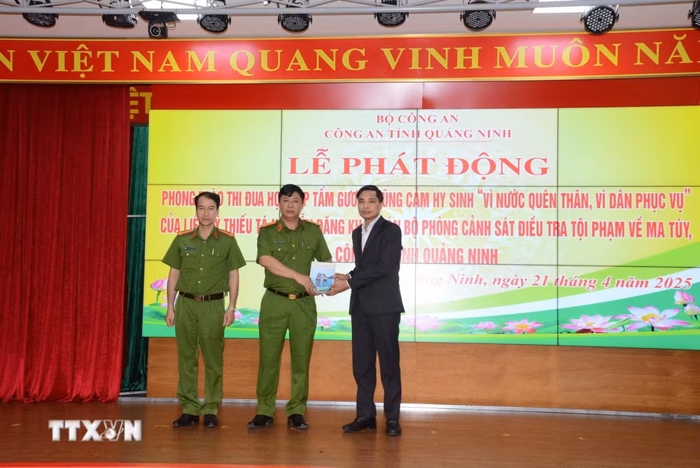 ttxvn-lan-toa-tinh-than-vi-nuoc-quen-than-vi-dan-phuc-vu-cua-liet-si-nguyen-dang-khai4.jpg