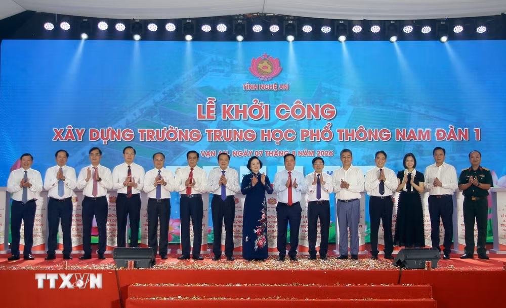 ttxvn-nghe-an-pho-thu-tuong-pham-thi-thanh-tra-du-le-khoi-cong-xay-dung-truong-thpt-nam-dan-3.jpg