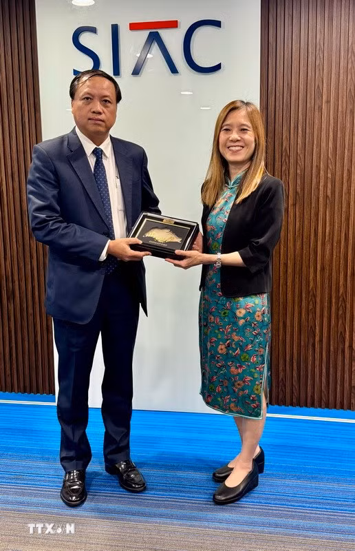 ttxvn-chanh-an-toa-an-nhan-dan-toi-cao-nguyen-van-quang-tham-lam-viec-tai-singapore-2.jpg