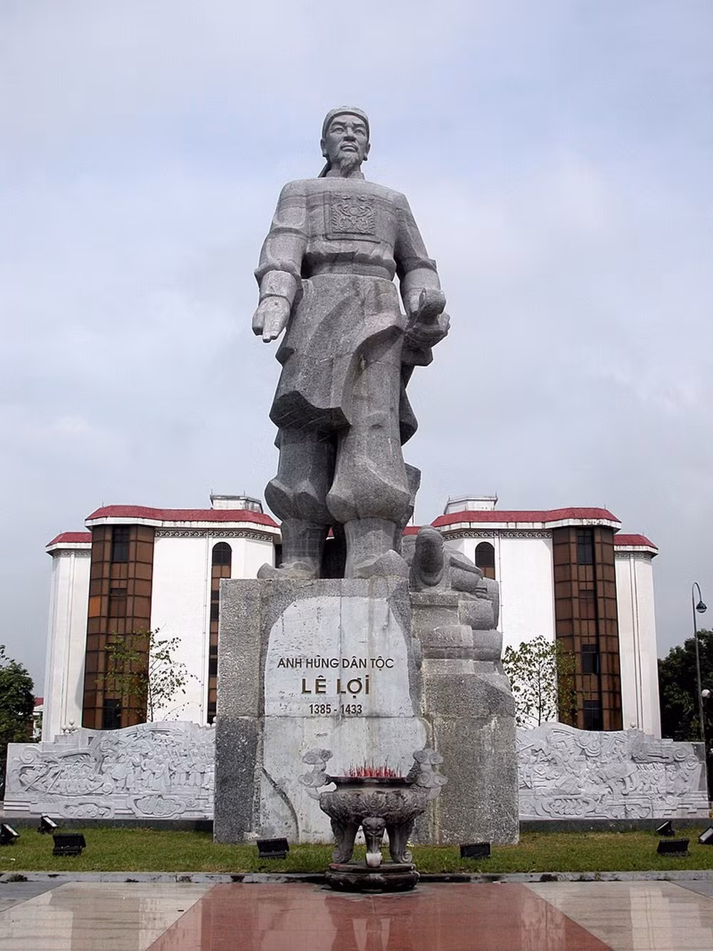 le-loi-statue-resize.jpg