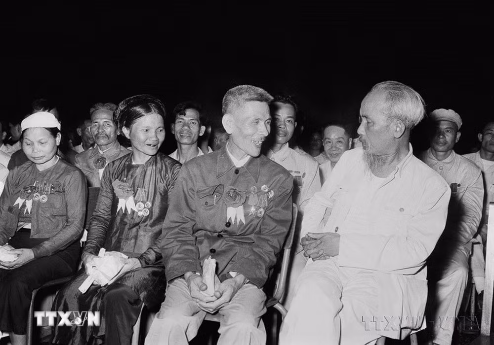 ttxvn-thi-dua-yeu-nuoc-chu-tich-ho-chi-minh3.jpg