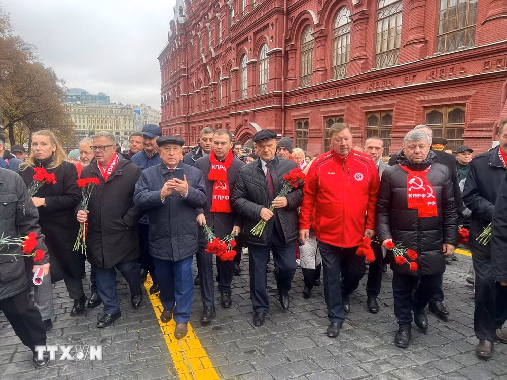 ttxvn-cach-mang-thang-muoi-tai-nga-gennady-zyuganov2.jpg