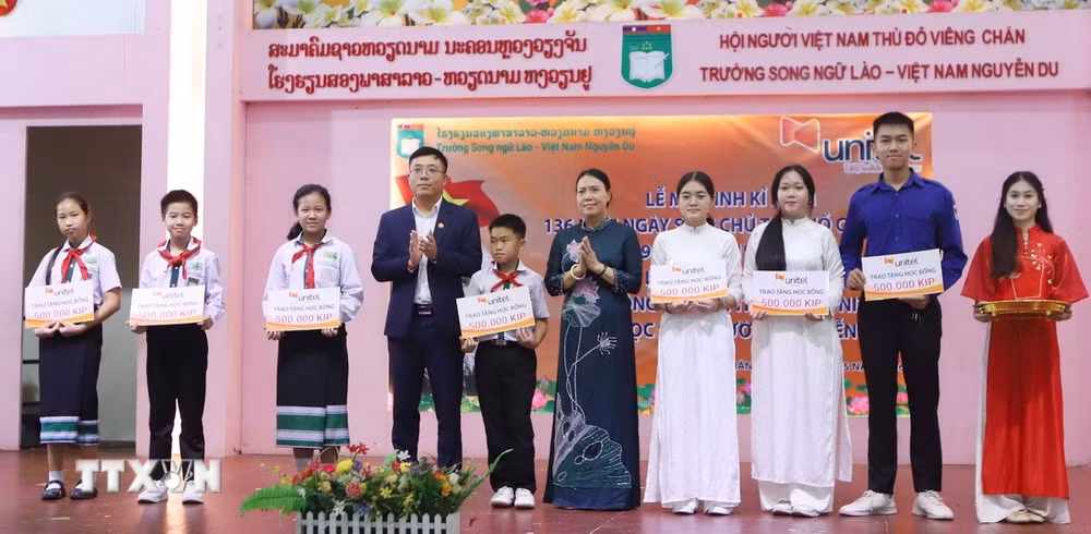 ttxvn-truong-song-ngu-lao-viet-nam-nguyen-du-to-chuc-le-mit-tinh-ky-niem-136-nam-ngay-sinh-chu-tich-ho-chi-minh2.jpg