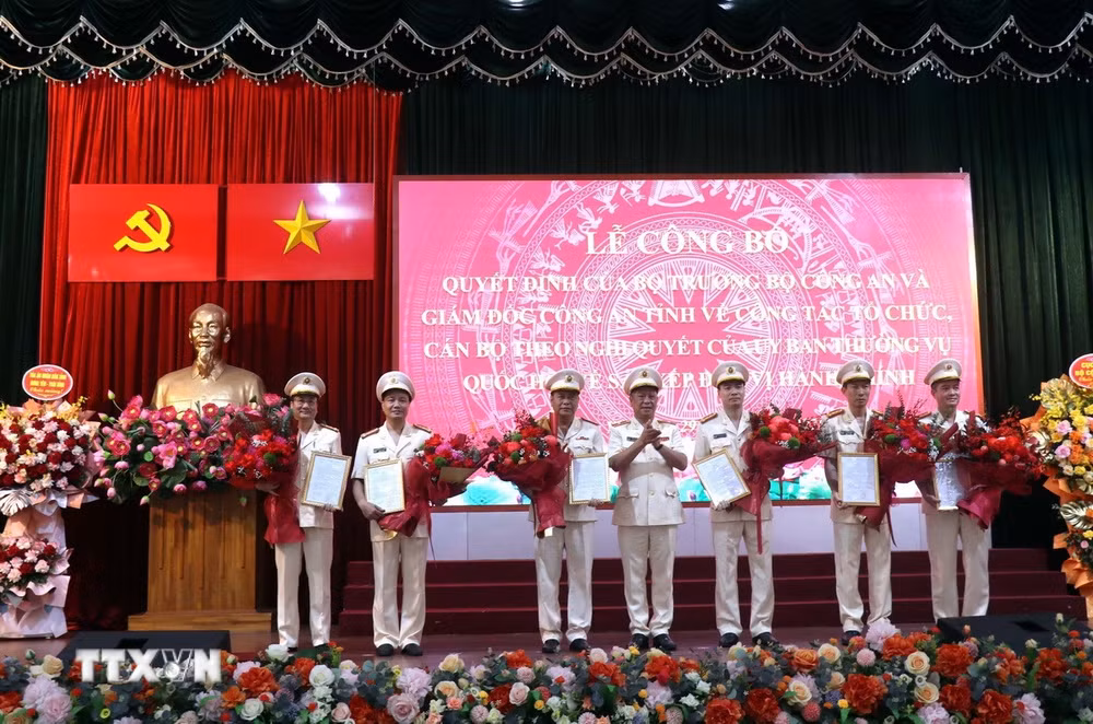 ttxvn-cong-an-hung-yen-ra-mat-104-cong-an-phuong-xa-theo-mo-hinh-to-chuc-moi2.jpg