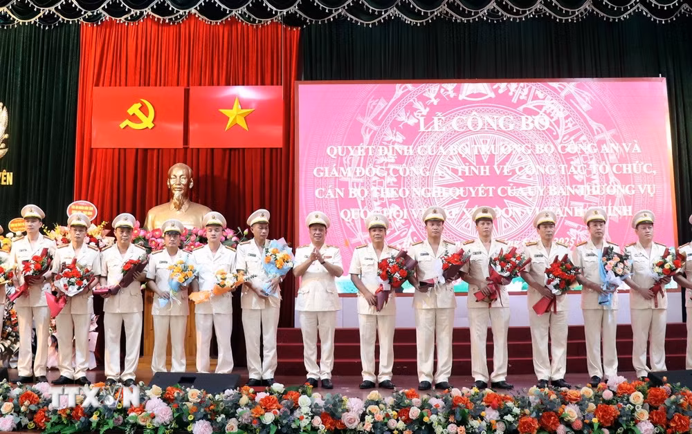 ttxvn-cong-an-hung-yen-ra-mat-104-cong-an-phuong-xa-theo-mo-hinh-to-chuc-moi3.jpg