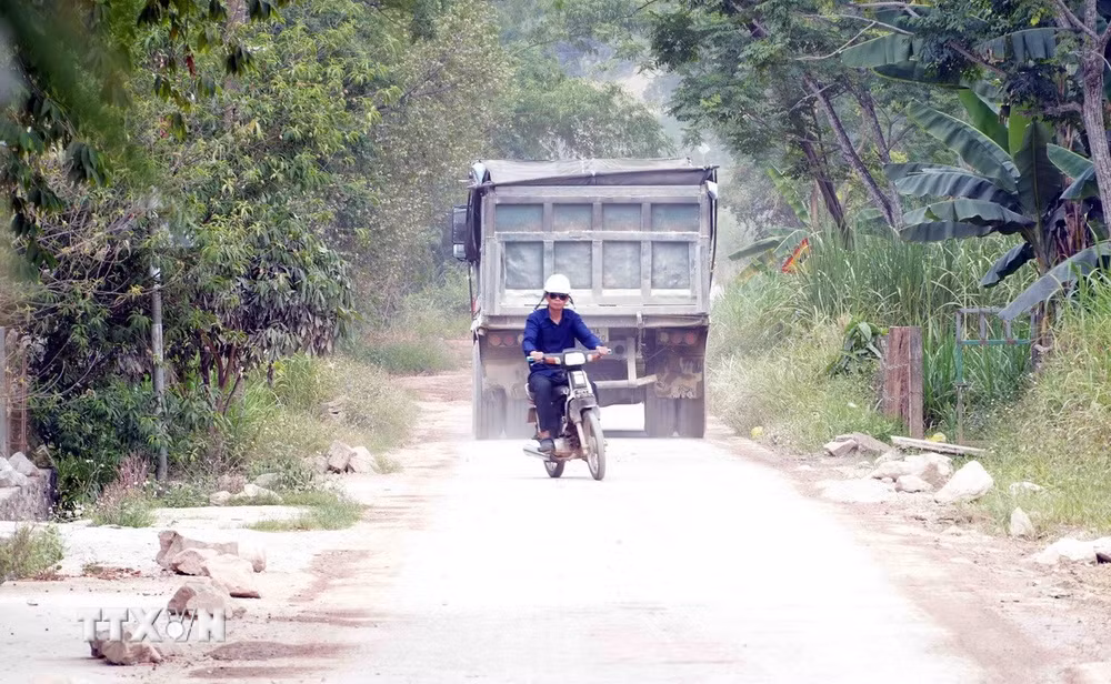 ttxvn-quang-tri-khan-truong-khac-phuc-o-nhiem-bui-do-khai-thac-mo-da-tai-xa-tuyen-binh3.jpg