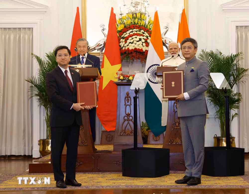 ttxvn-tong-bi-thu-chu-tich-nuoc-to-lam-va-thu-tuong-cong-hoa-an-do-narendra-modi-chung-kien-le-trao-cac-van-kien-hop-tac-giua-2-nuoc2.jpg