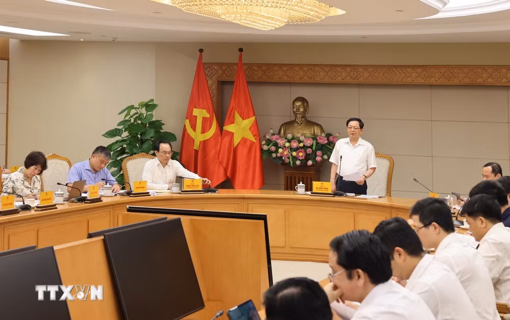 ttxvn-pho-thu-tuong-ho-quoc-dung-chu-tri-hop-to-cong-tac-cua-chinh-phu-ve-phat-trien-cong-nghe-chien-luoc3.jpg