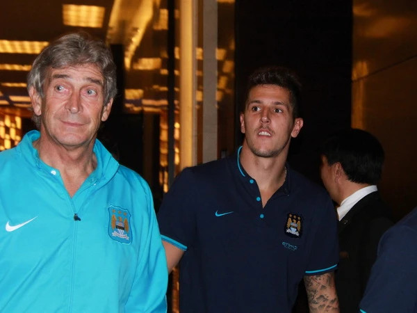 FOCO Prodotto con licenza ufficiale Manchester City FC