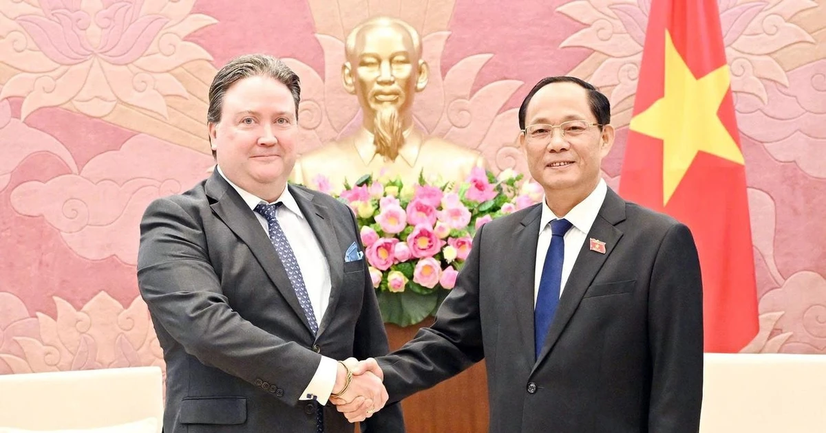 Phó Chủ tịch Quốc hội Trần Quang Phương tiếp Đại sứ Hoa Kỳ Marc E. Knapper. (Nguồn: Bộ Ngoại giao) 