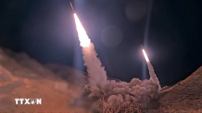 Iran tấn công các mục tiêu của Mỹ tại Oman và Syria