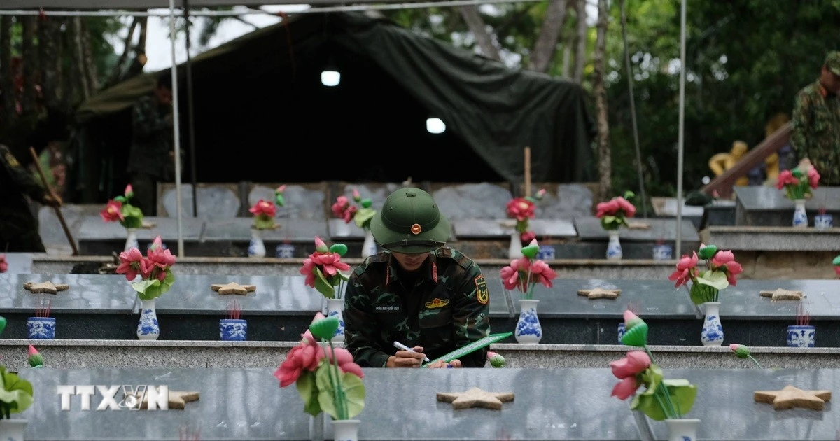 "Thần tốc" lấy mẫu tìm lại danh tính cho liệt sỹ ở Đà Lạt