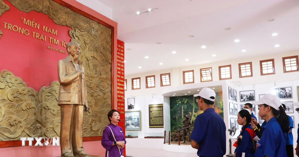Những người lặng thầm giữ lửa tri ân, gìn giữ "địa chỉ đỏ" ở Quảng Trị