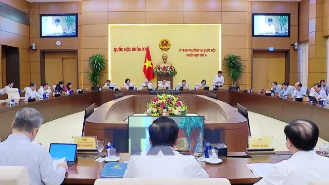 Toàn cảnh bế mạc Phiên họp thứ 4 của Ủy ban Thường vụ Quốc hội