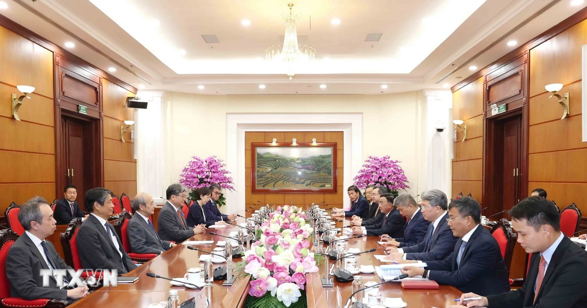 Thường trực Ban Bí thư hội đàm với Quyền Tổng Thư ký Đảng Dân chủ Tự do Nhật Bản
