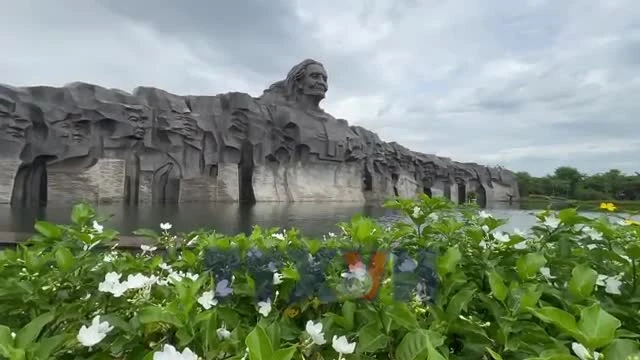Thăm bảo tàng đặc biệt trong lòng tượng đài mẹ Việt Nam anh hùng tại Đà Nẵng