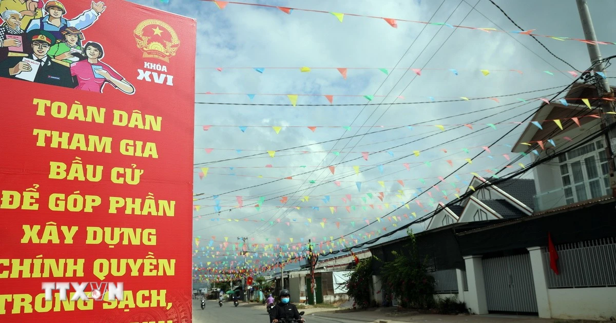 Cử tri vùng lũ nô nức đón ngày hội lớn - Vietnam+ (VietnamPlus)