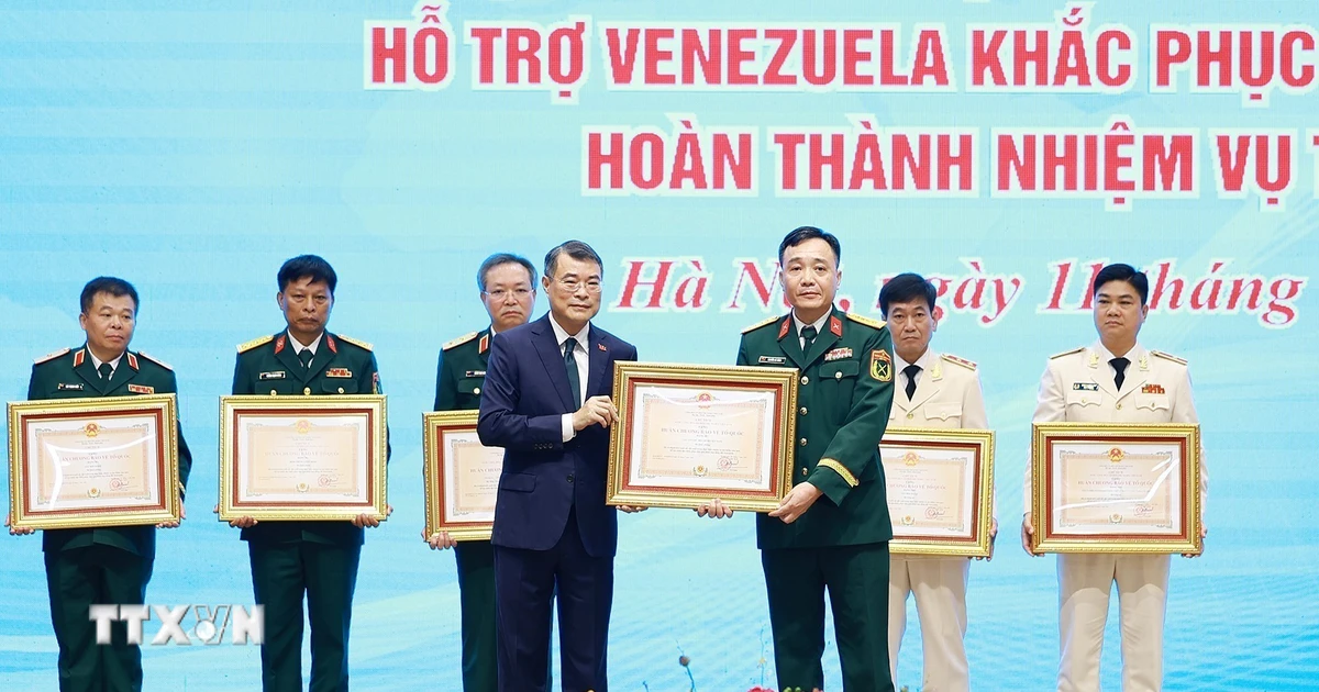 Vinh danh lực lượng tham gia khắc phục hậu quả thảm họa động đất tại Venezuela