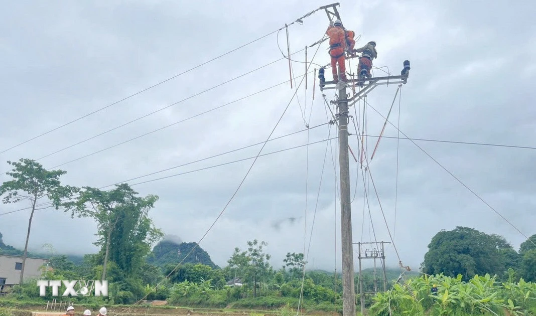 Sơn La nhanh chóng khôi phục cấp điện cho hơn 4.100 khách hàng sau mưa lũ