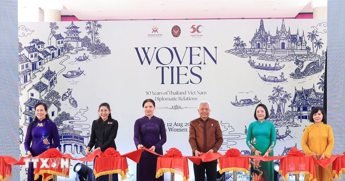 Chủ tịch Quốc hội Thái Lan dự khai mạc Triển lãm 50 năm quan hệ ngoại giao Việt Nam-Thái Lan