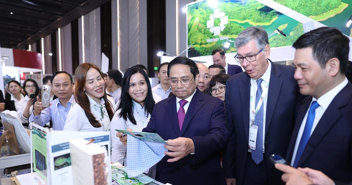 [Photo] Thủ tướng dự Diễn đàn và Triển lãm Kinh tế xanh GEFE 2022