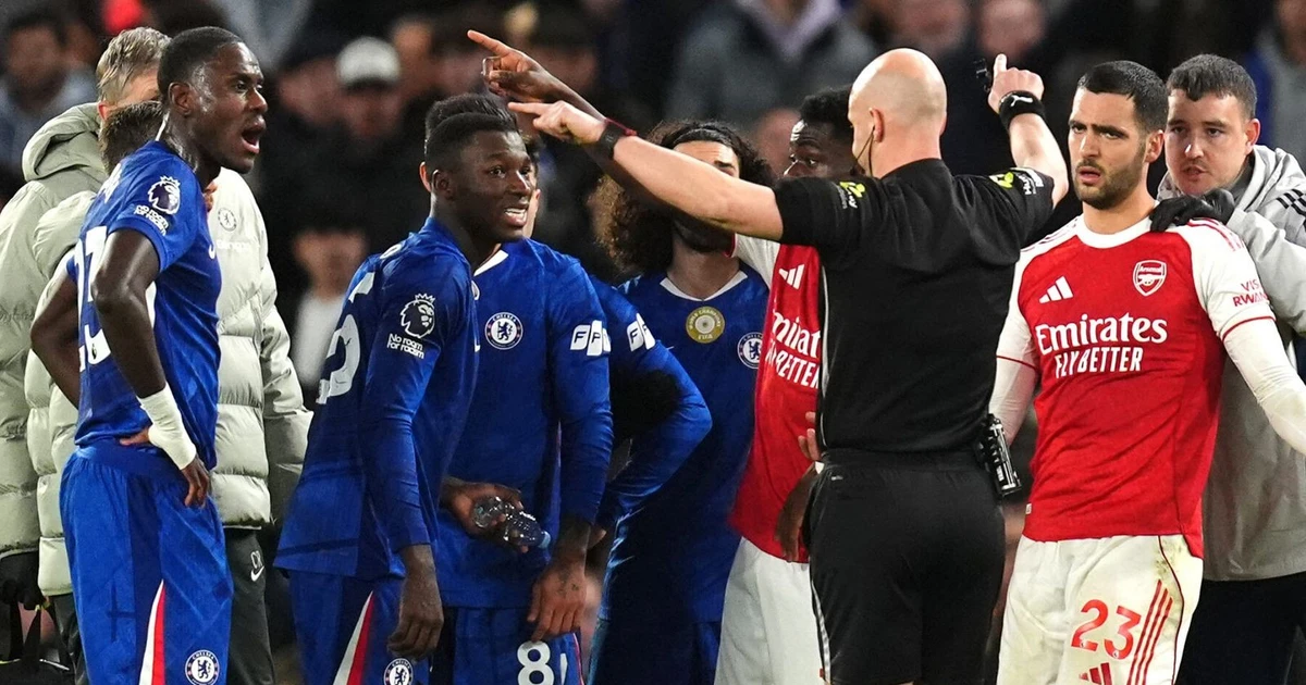 Premier League: Chelsea-Arsenal chia điểm trong trận cầu "mưa thẻ phạt"