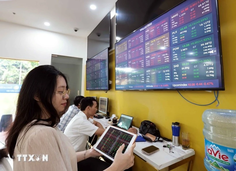 VN-Index giảm gần 17 điểm, kết tuần điều chỉnh thứ ba liên tiếp