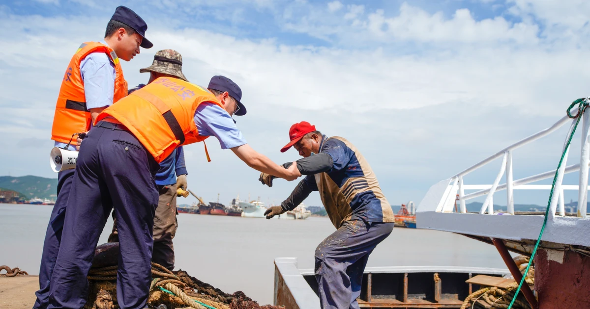 Bão Bavi áp sát, Trung Quốc phát cảnh báo mưa bão ở mức cao nhất