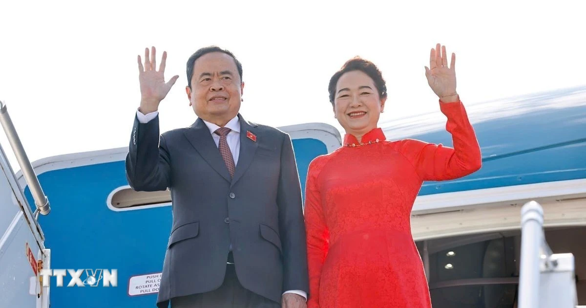 Chủ tịch Quốc hội Trần Thanh Mẫn và Phu nhân rời Geneva về nước. (Ảnh: Doãn Tấn/TTXVN)