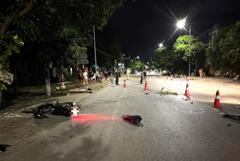 Hưng Yên: Hai xe máy "đấu đầu" khiến 4 người thương vong