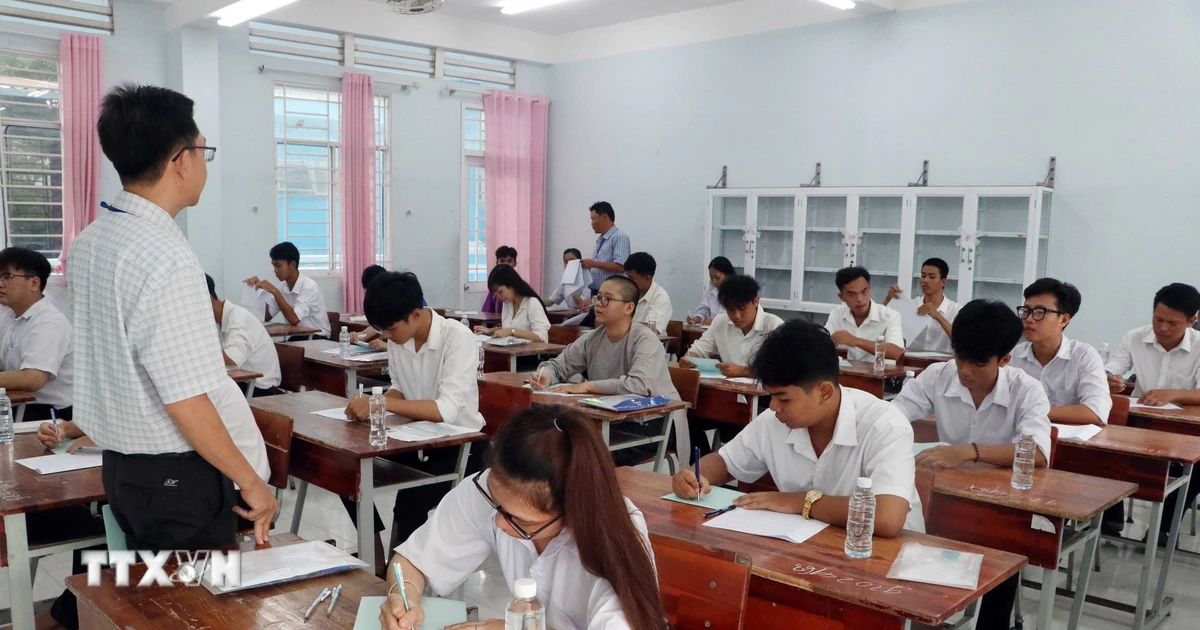 Chưa có kết luận vụ việc tại THPT Chuyên Tuyên Quang, thí sinh vẫn đăng ký xét tuyển theo kế hoạch